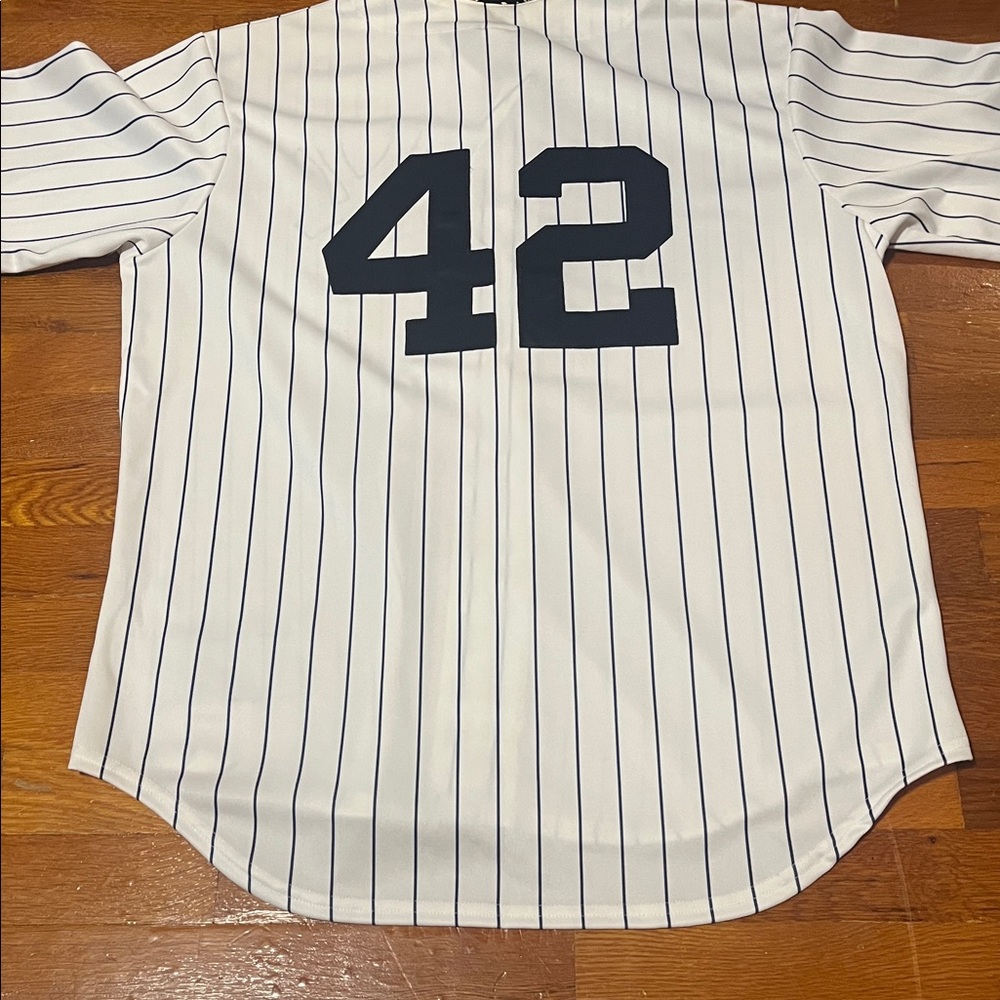 Majestic Men's White Pinstripe Baseball Shirt. Retired #42 Mariano Rivera. NWT - Picture 4 of 6